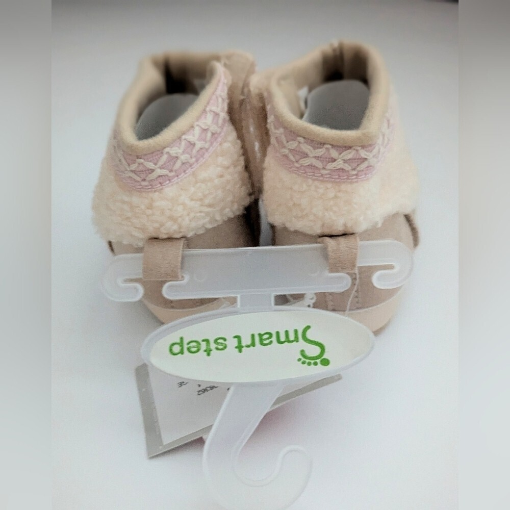 NWT Baby (Size 4) Booties/Boots/Slippers/Moccasins w/Velcro For Easy On/Off - Picture 7 of 16